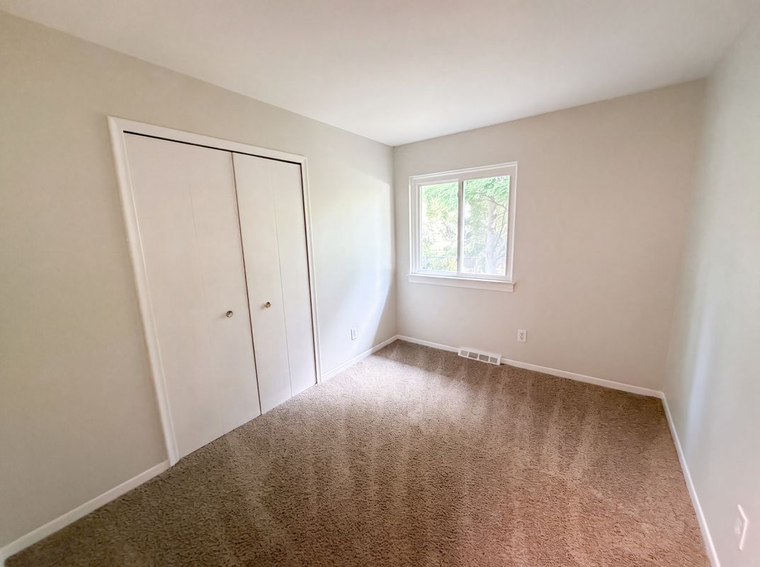 Photo 9 of 22 of 30406 Everett St, Southfield, MI
