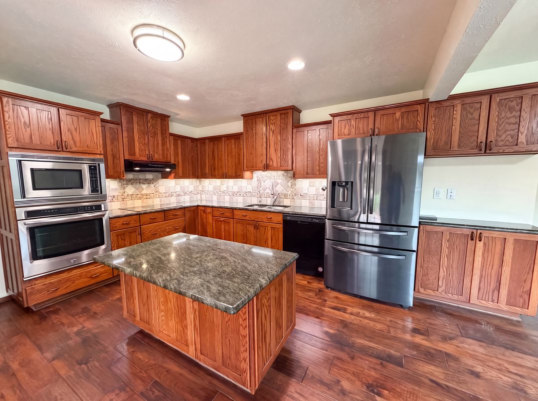 Photo 11 of 28 of 530 Shadowcrest Ln, Coppell, TX