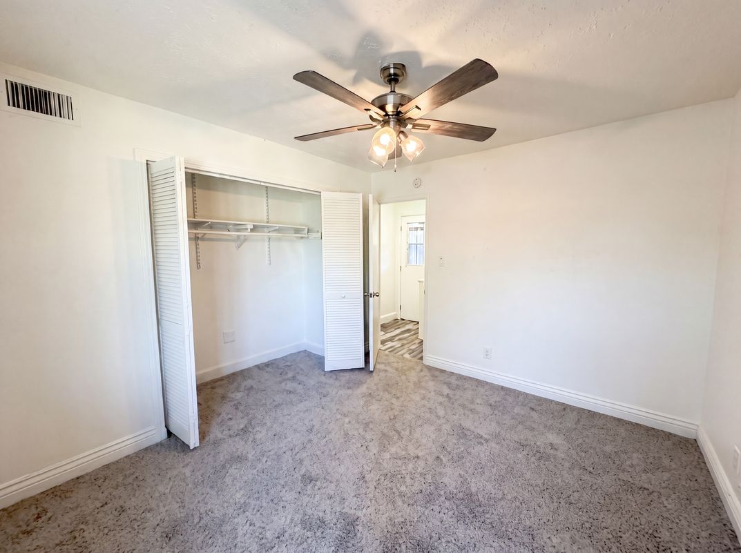 Photo 13 of 31 of 1422 Oakmont Dr, Roseville, CA
