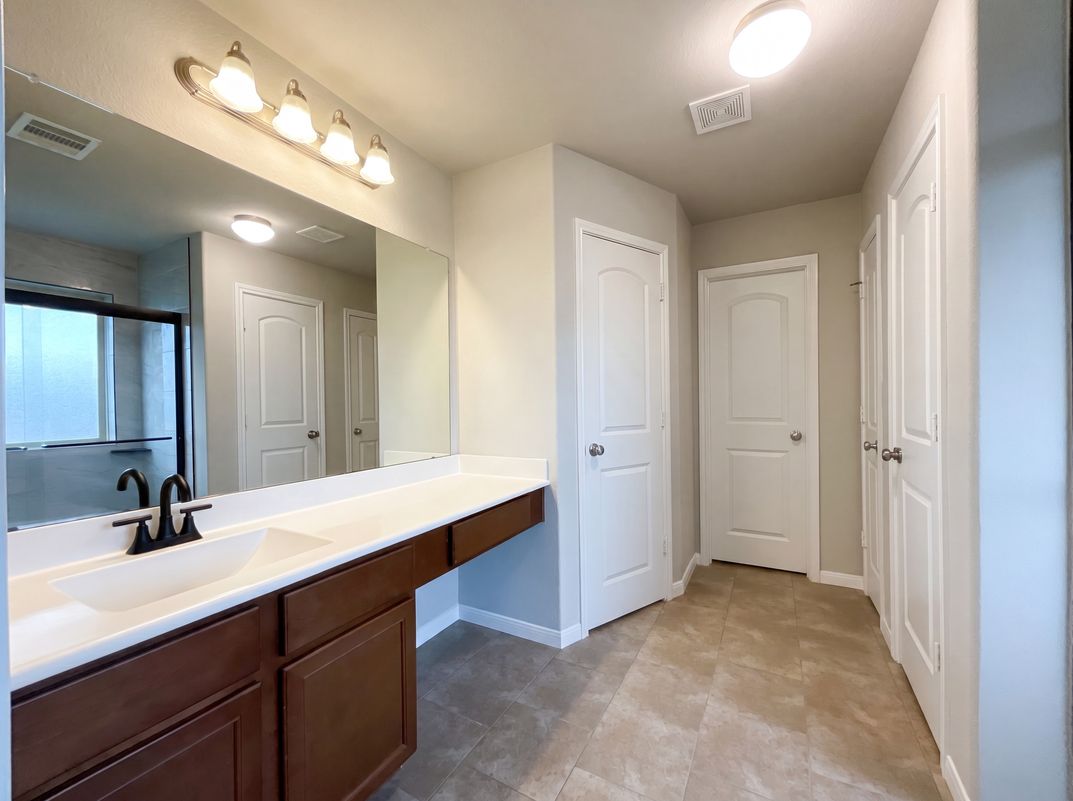 Photo 10 of 20 of 10310 Lake Huron Dr, Humble, TX