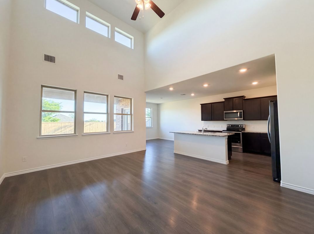 Photo 13 of 25 of 1012 Crepe Myrtle Ln, Anna, TX