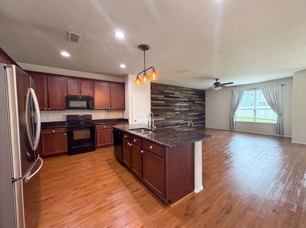Photo 2 of 26 of 9165 Blackstone Dr, Providence Village, TX