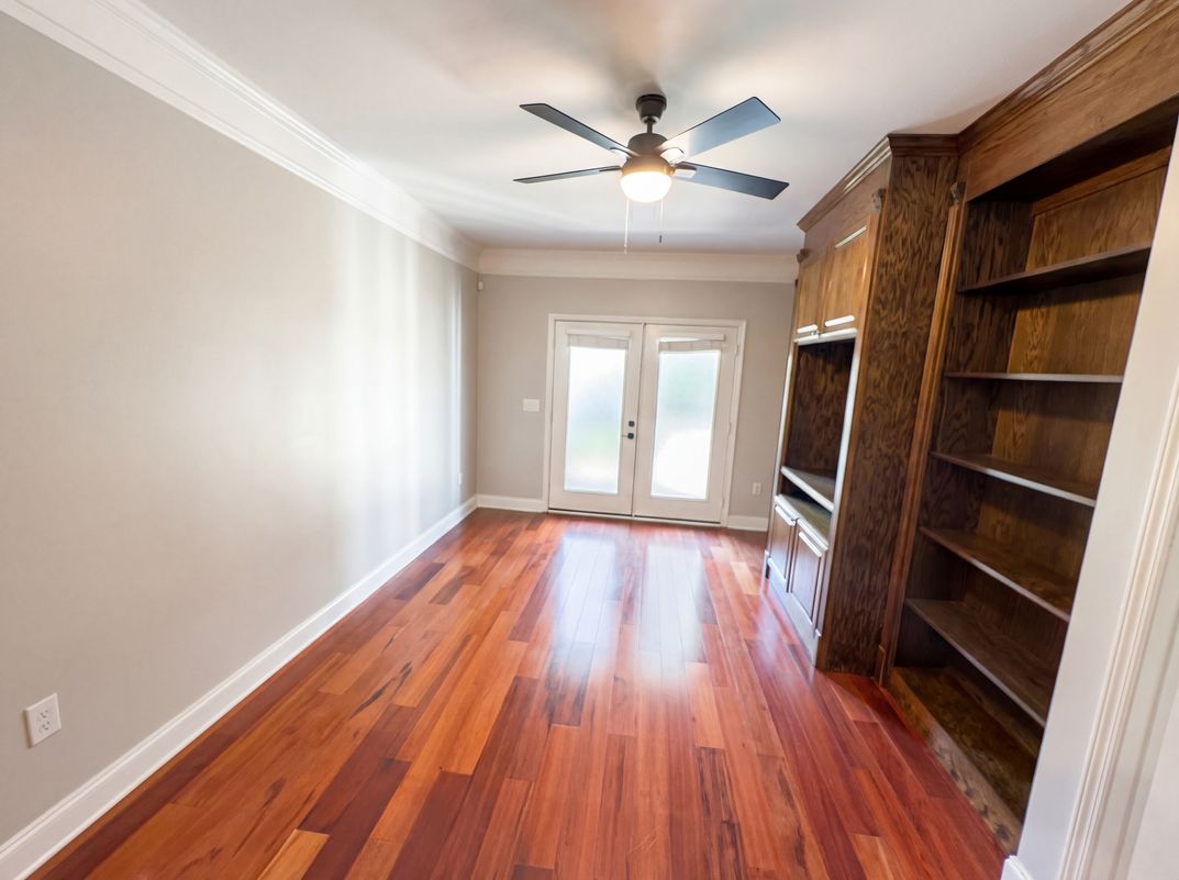 Property photo 3 of 2700 Pine Tree Rd NE Unit 3006