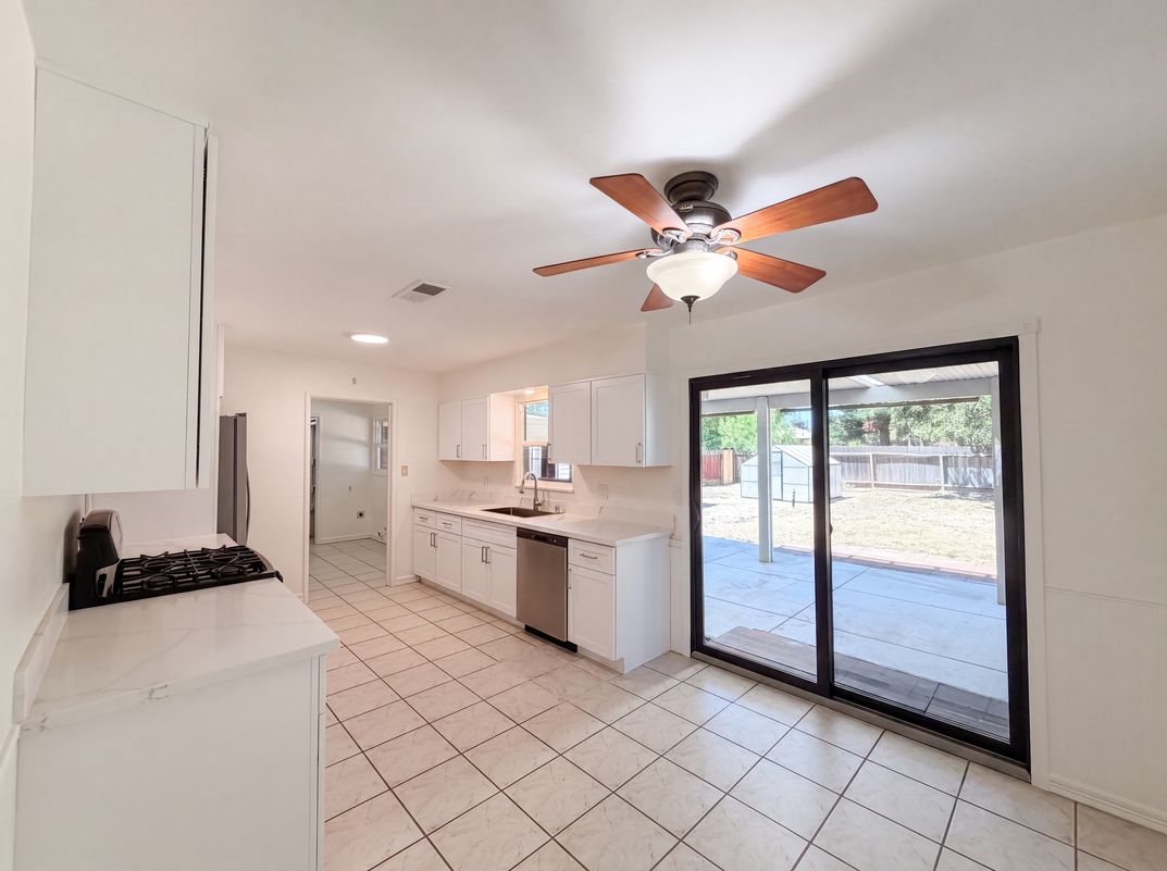 Photo 2 of 41 of 719 N Crescent Ave, Lodi, CA