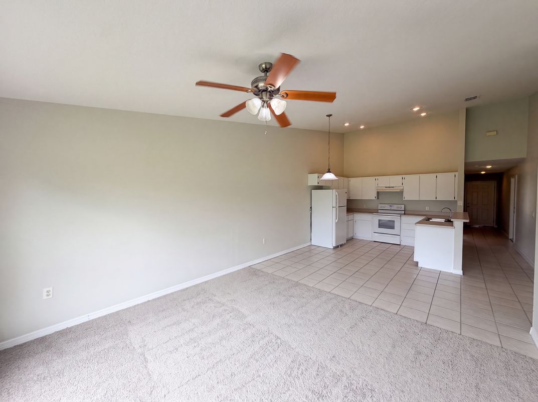 Photo 3 of 27 of 37209 Grassy Hill Ln, Dade City, FL