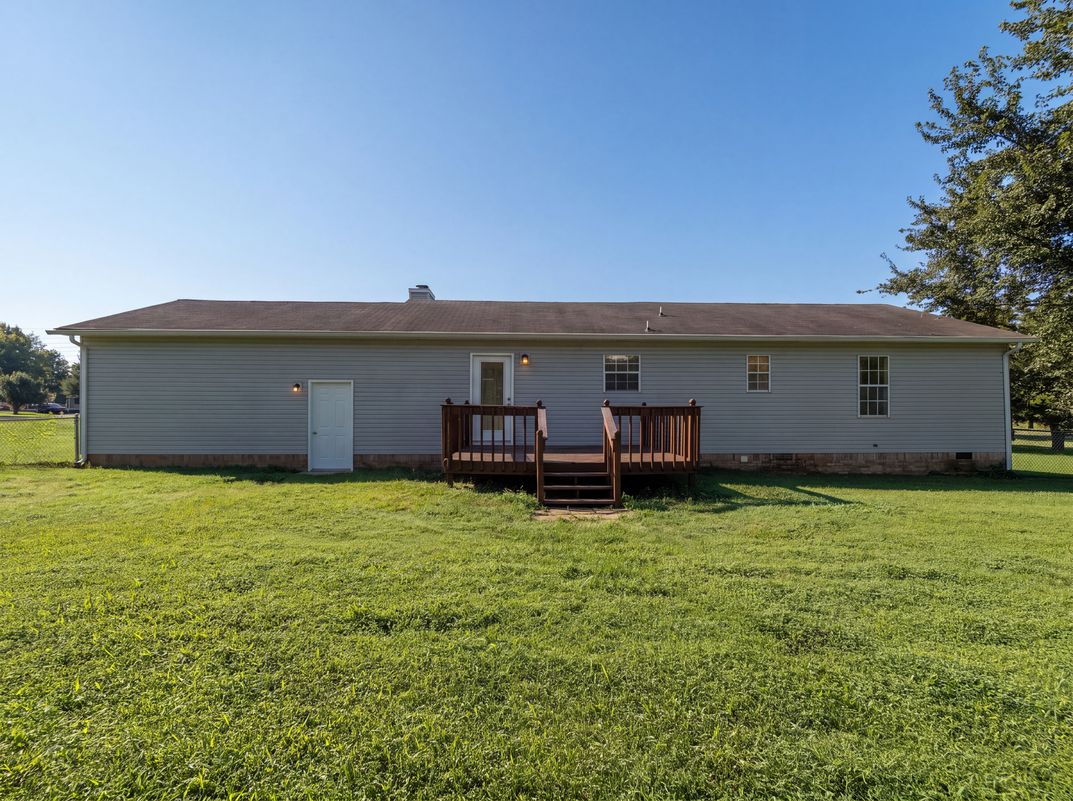 Photo 5 of 22 of 1112 Claire Dr, Spring Hill, TN