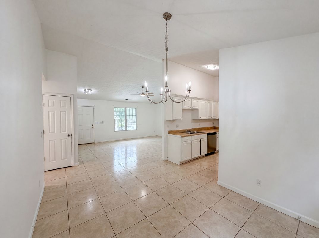 Photo 7 of 23 of 3353 Homeward Trl, Ellenwood, GA