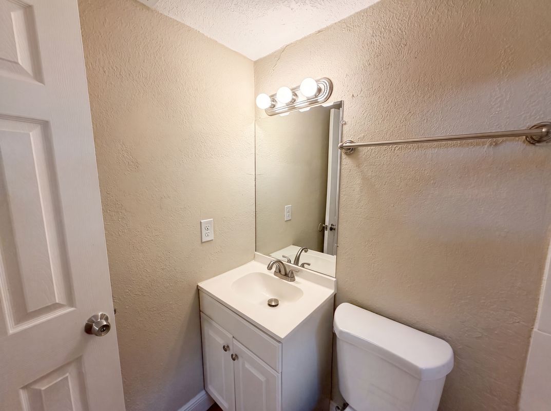Photo 18 of 23 of 1506 W 16th St, Sanford, FL