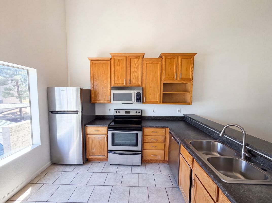 Photo 2 of 19 of 19601 N 7th St, Phoenix, AZ