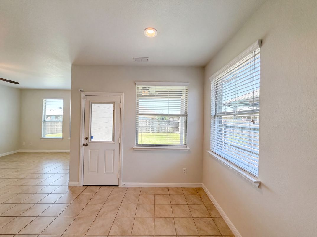 Photo 3 of 21 of 4312 Chicory Ct, Denton, TX