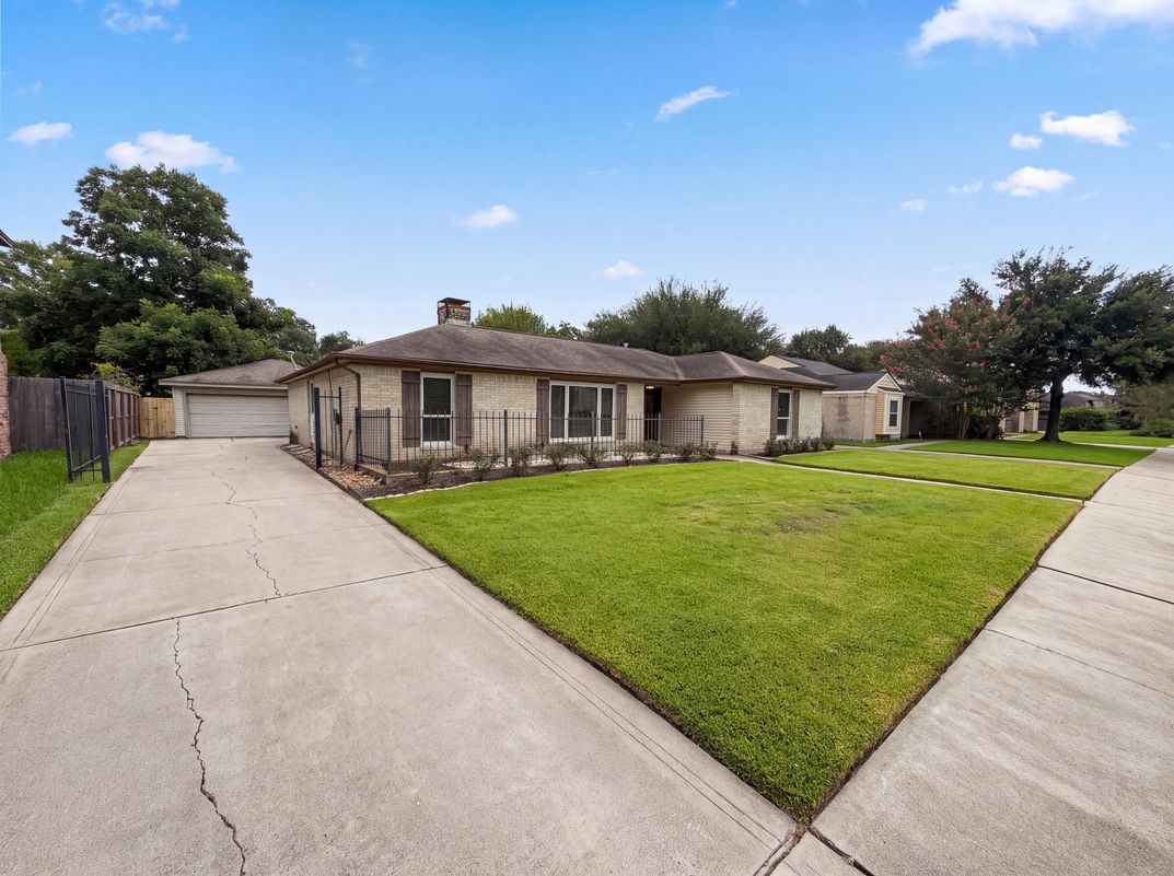 Photo 23 of 26 of 14923 Aspen Hills Dr, Houston, TX