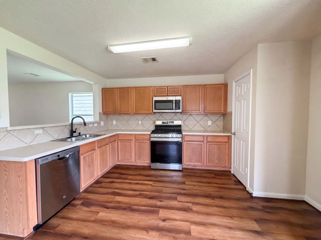 Photo 16 of 21 of 2627 Skyview Trace Ct, Houston, TX