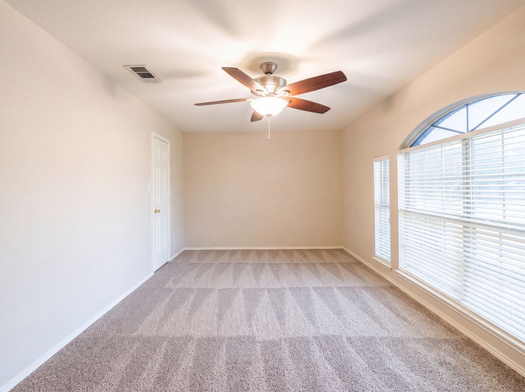 Photo 11 of 27 of 106 Forestview Rd, Hickory Creek, TX