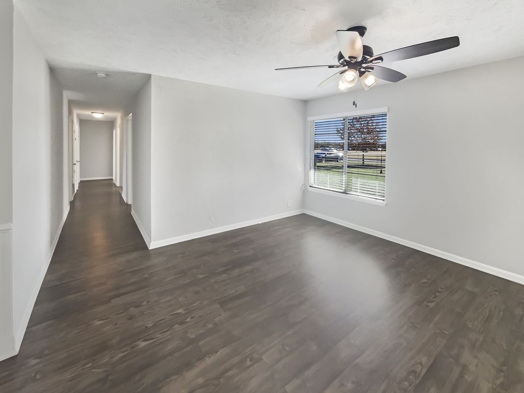 Photo 8 of 18 of 1105 E 17th St, Georgetown, TX