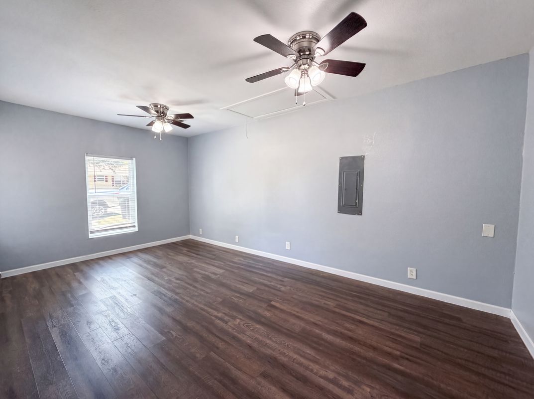 Photo 7 of 17 of 1012 Turner St, Cleburne, TX