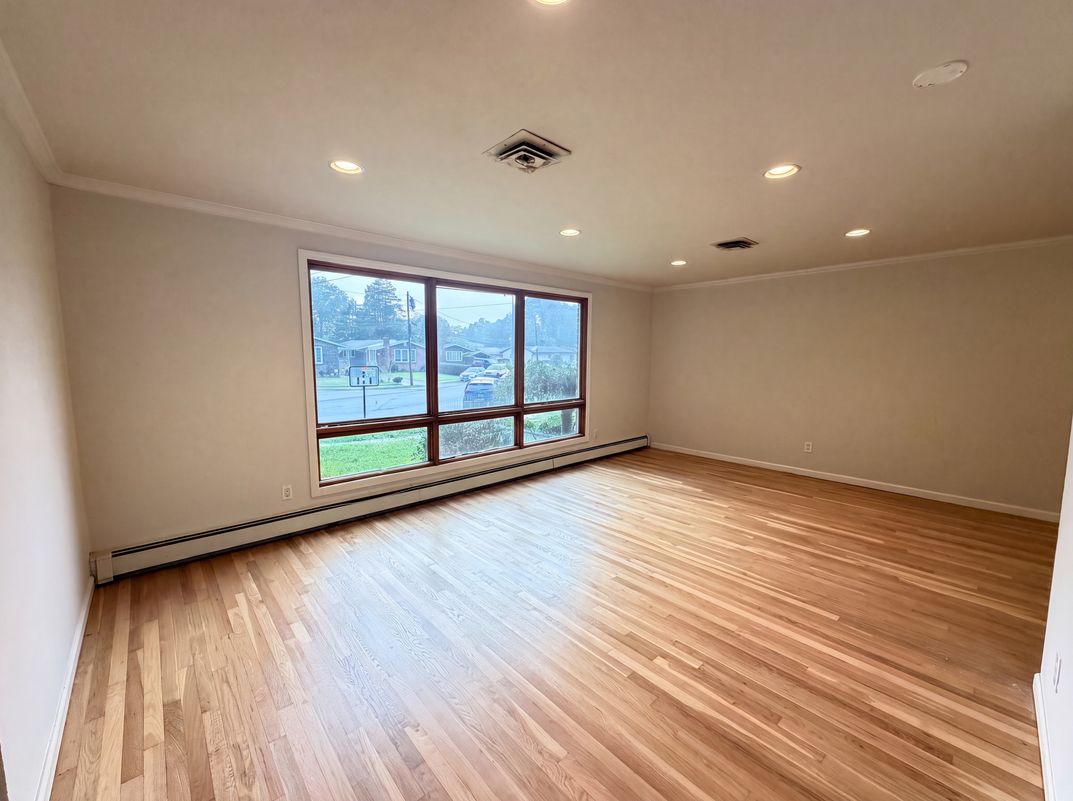Photo 3 of 23 of 35 Dapp Ct, Elmwood Park, NJ