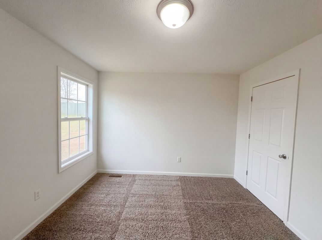 Photo 4 of 22 of 353 Chestnut Grove Ct, Clarksville, TN