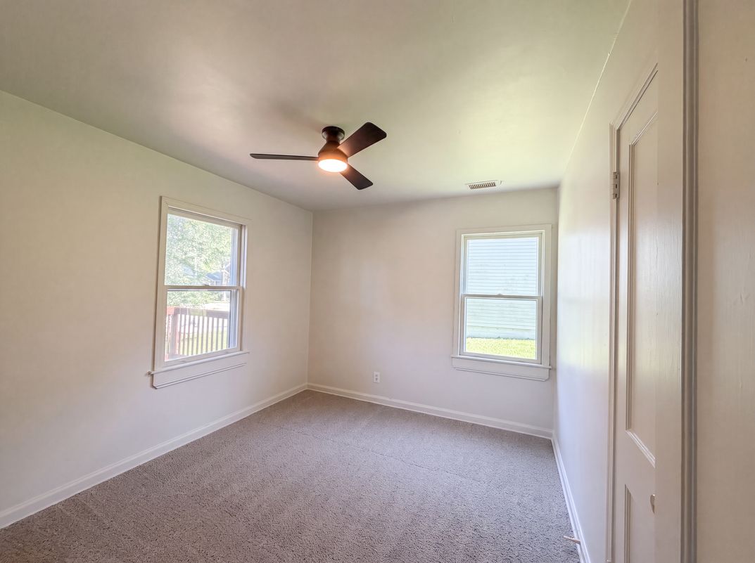 Photo 4 of 13 of 11615 W 68th St, Shawnee, KS