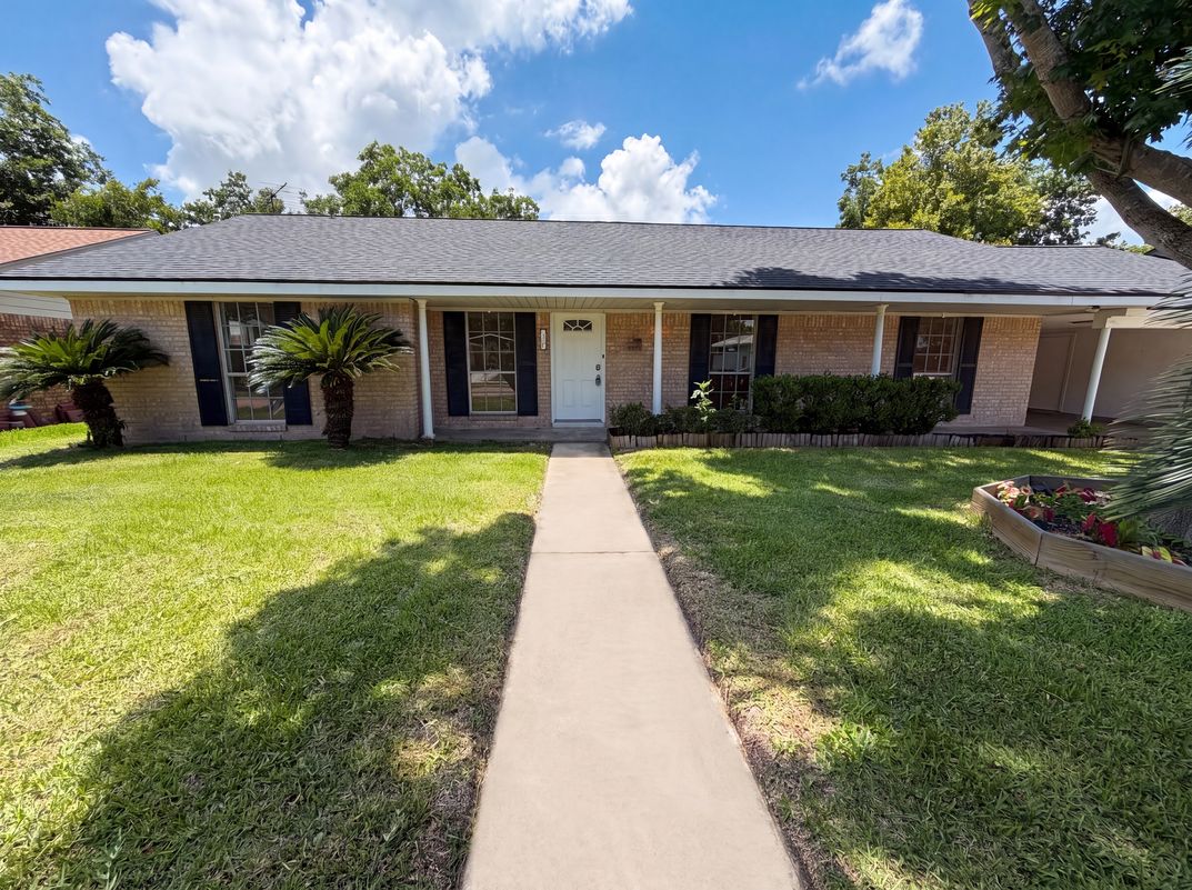 Property photo 1 of 910 Luella Ave
