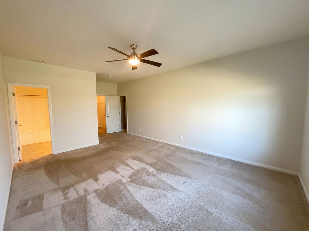 Photo 4 of 18 of 7118 Langham Ct, Indianapolis, IN