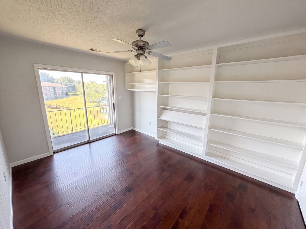 Photo 10 of 22 of 3135 E 52nd St, Indianapolis, IN