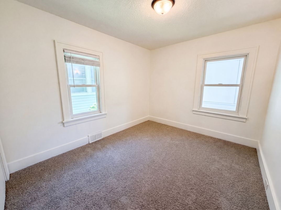 Photo 11 of 21 of 2715 Irving Ave N, Minneapolis, MN