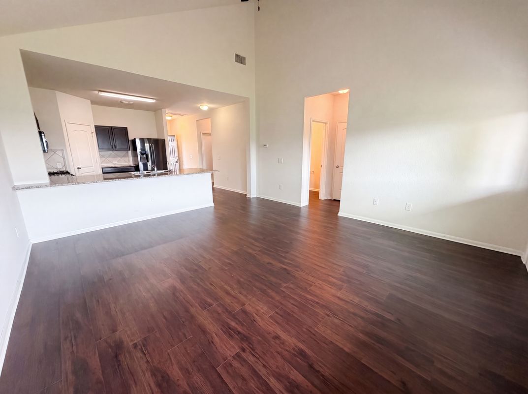 Property photo 3 of 706 Luna Vista Dr