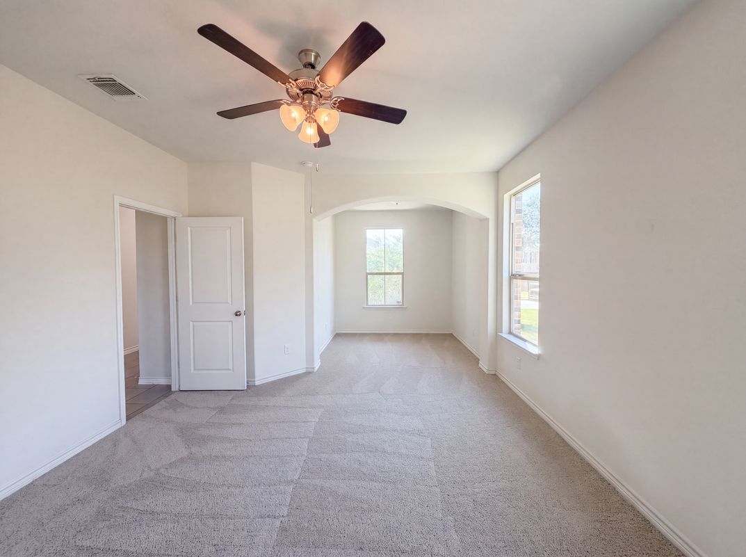 Photo 7 of 19 of 5614 Fenton Ln, Belton, TX