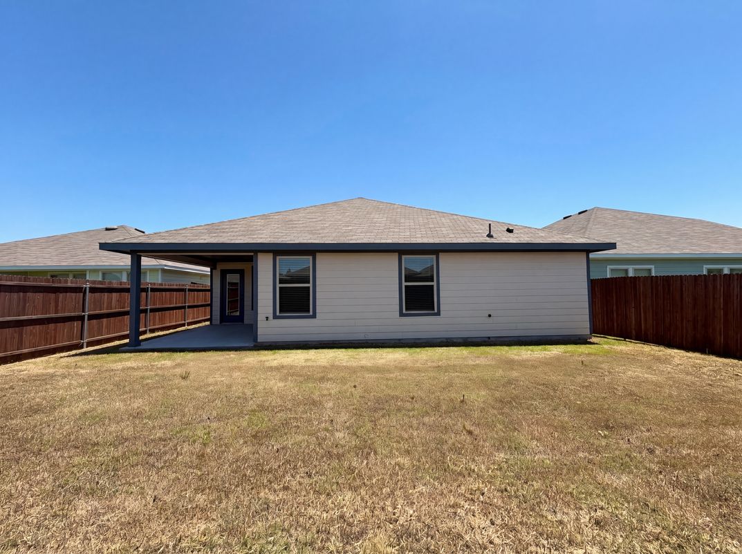 Photo 5 of 23 of 6424 Waterfall Ln, Princeton, TX