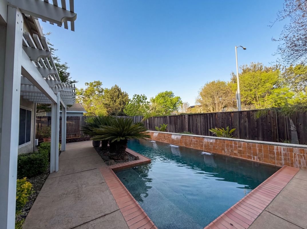Photo 10 of 39 of 224 Pinecrest Ct, Roseville, CA