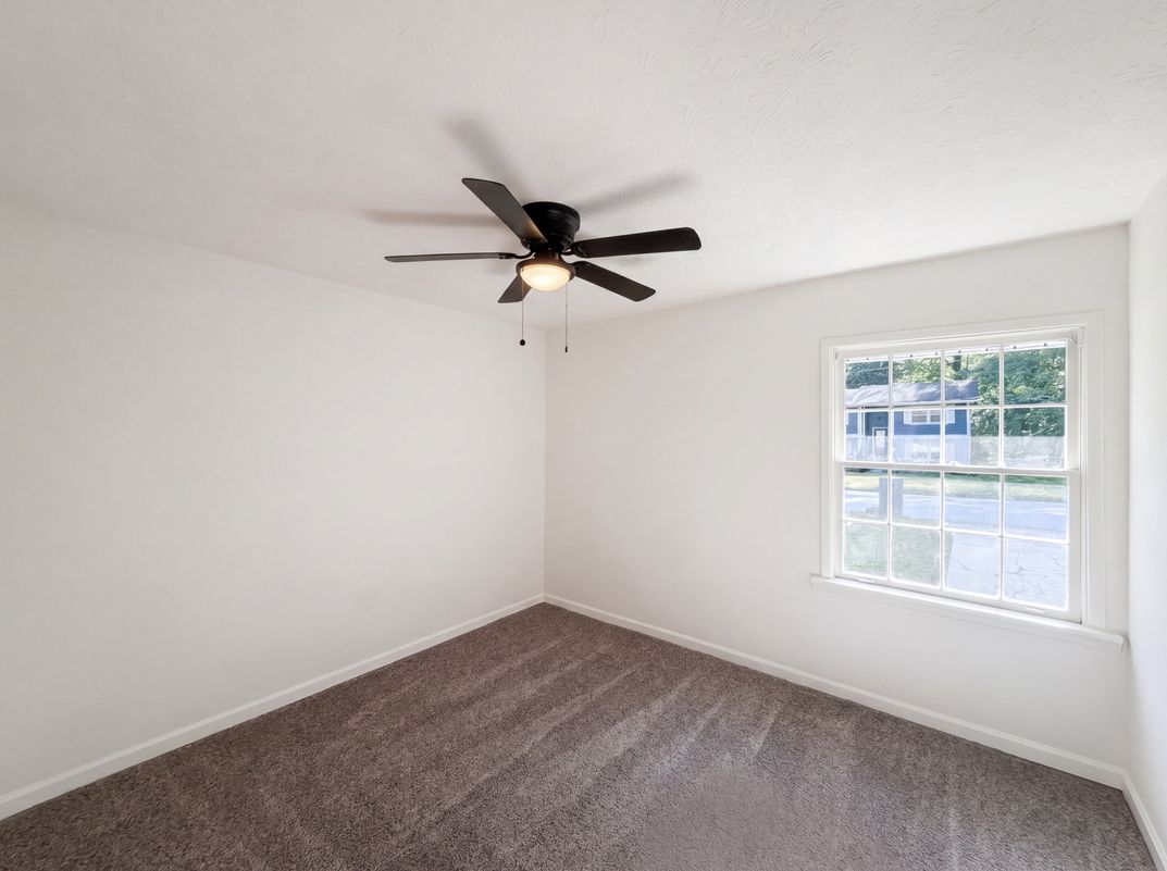 Photo 7 of 16 of 1010 Buckhurst Dr, Atlanta, GA