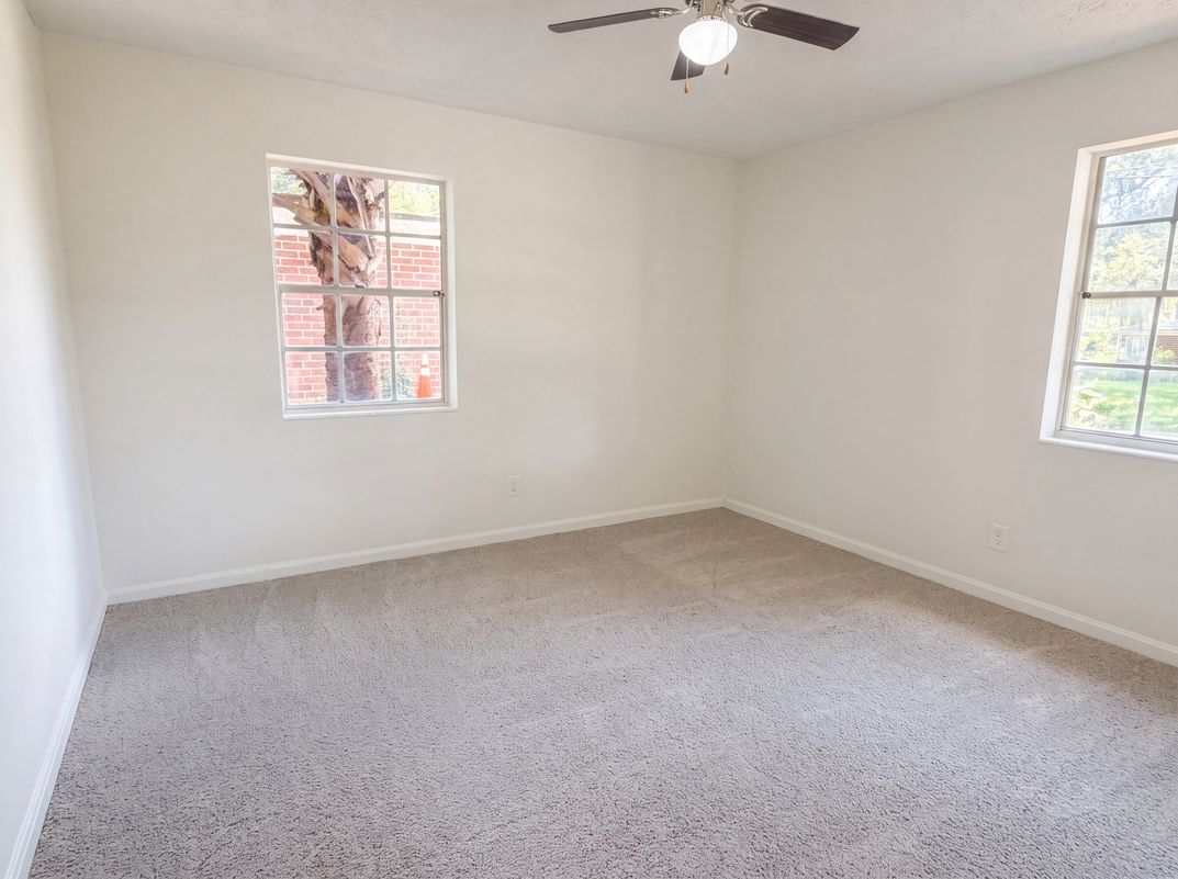 Photo 4 of 21 of 5928 Lake Ridge Ave, Jacksonville, FL