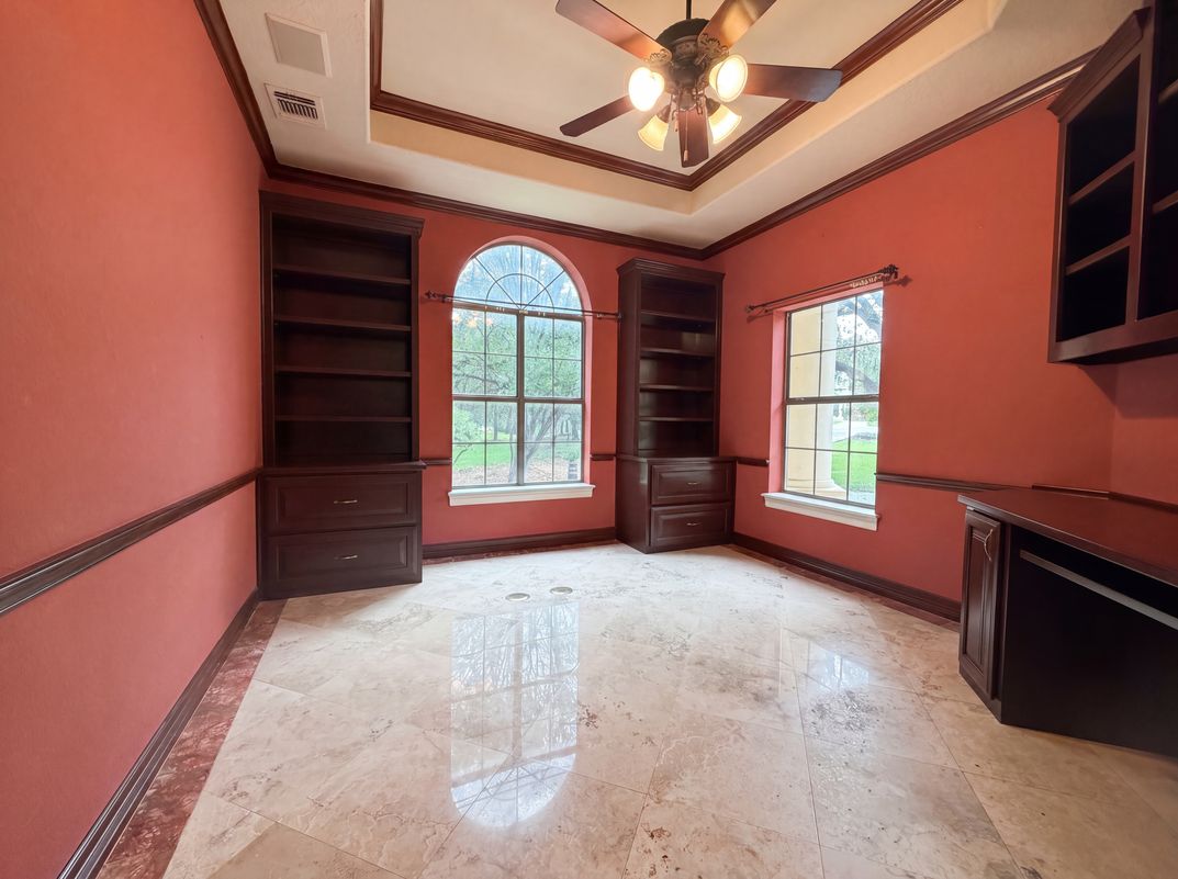 Photo 11 of 26 of 20646 Wahl Ln, San Antonio, TX