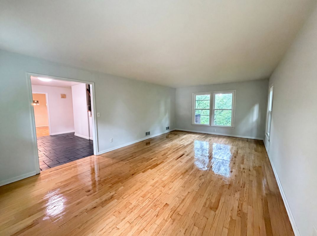 Photo 3 of 35 of 101 Wexford Way, Basking Ridge, NJ