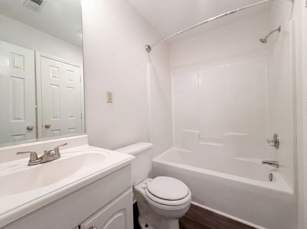 Photo 12 of 17 of 221 Grandview Dr, Statesville, NC