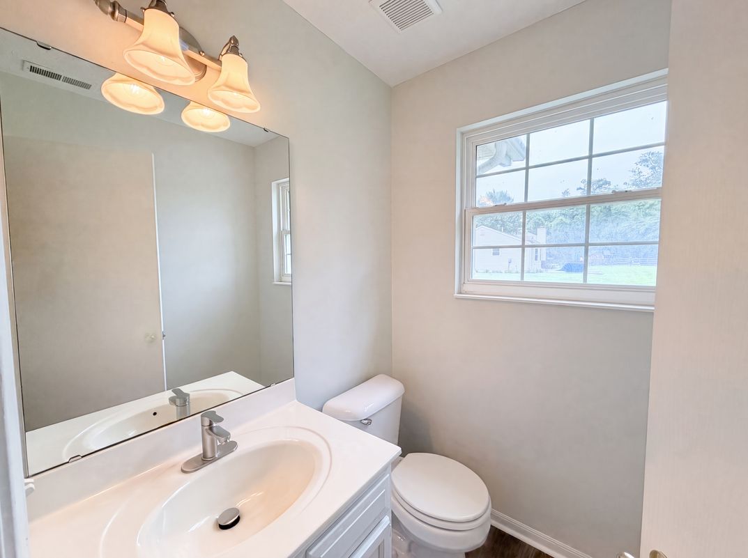 Photo 8 of 27 of 4213 Mallard Dr, Batavia, OH