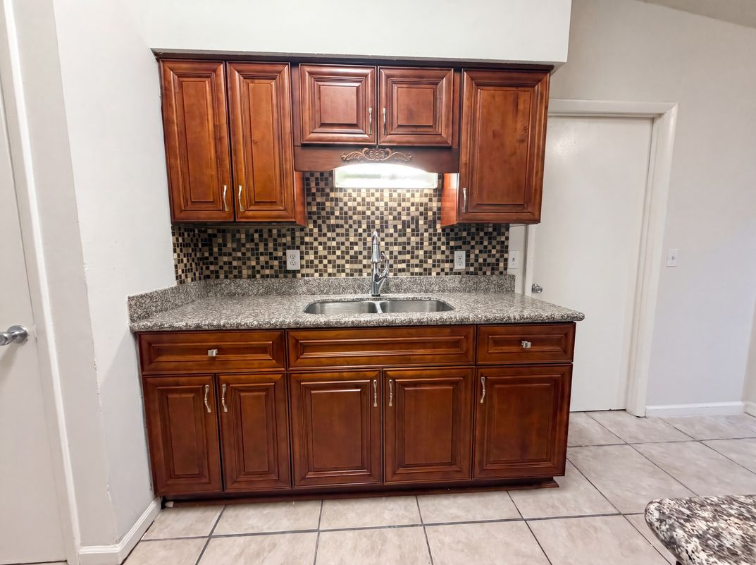 Photo 4 of 22 of 841 Chalmet Ln, Jacksonville, FL