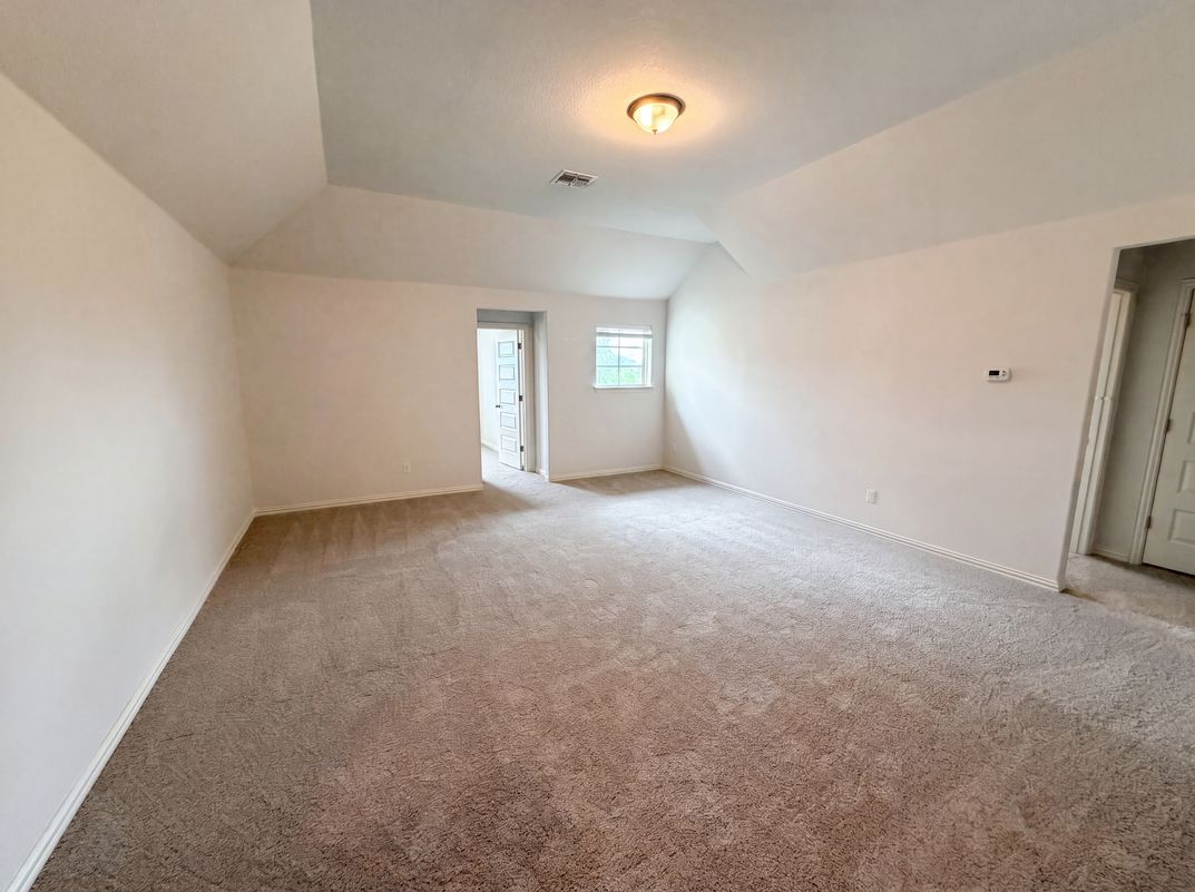 Photo 8 of 16 of 1308 Knowles Dr, Hutto, TX