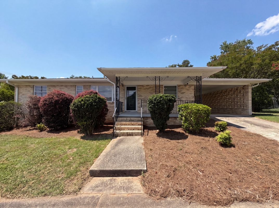 Property photo 1 of 608 E Ryder Ave
