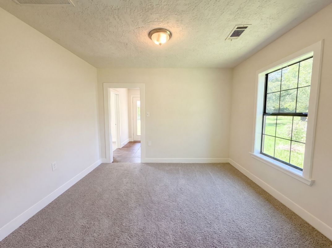 Photo 9 of 16 of 415 Mallie St, Conroe, TX