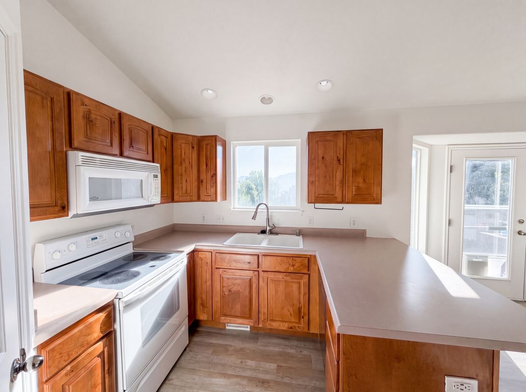 Photo 8 of 18 of 14273 S Heartstone Cir, Herriman, UT