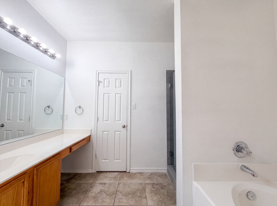 Photo 11 of 28 of 10312 Franklin Dr, Providence Village, TX