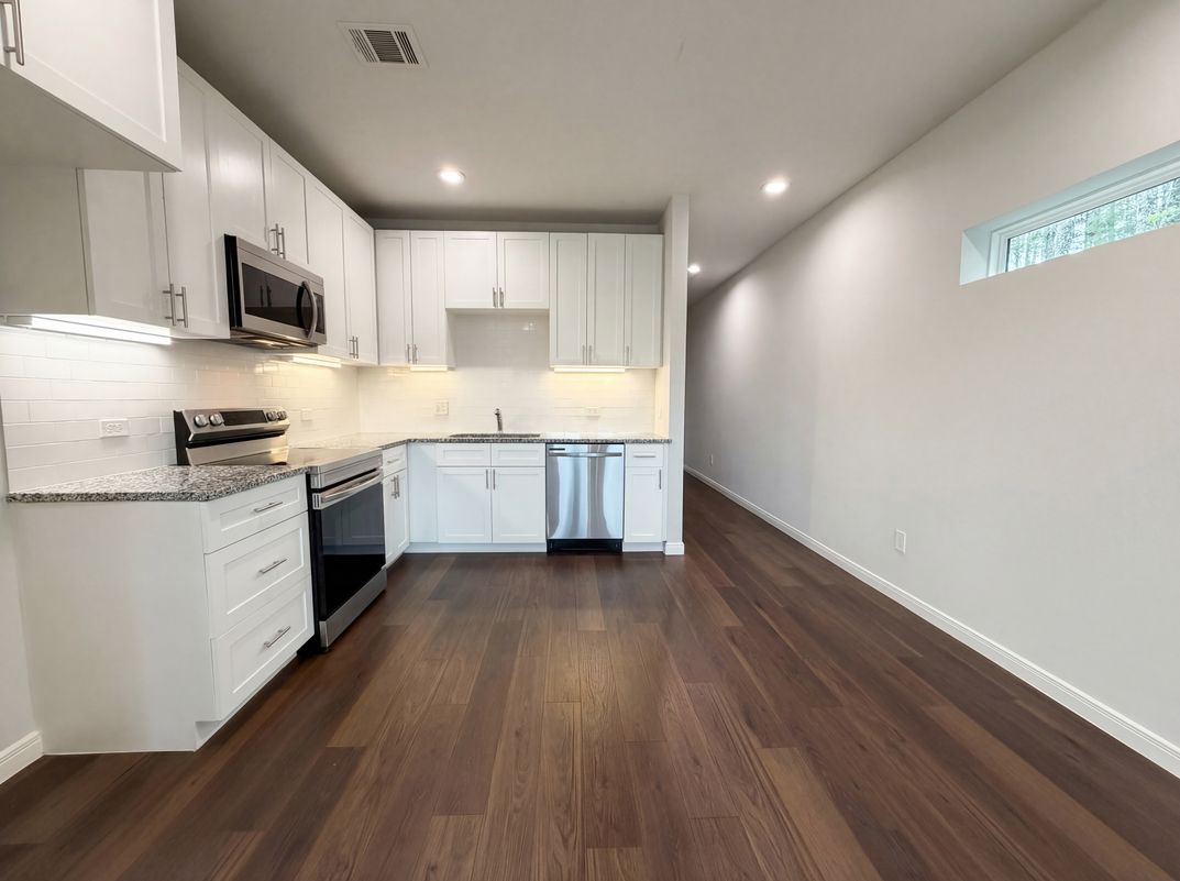 Photo 9 of 17 of 18803 Luminescent Ln, Spring, TX