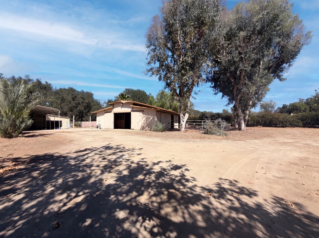 Photo 34 of 40 of 15408 Glentree Rd, Valley Center, CA