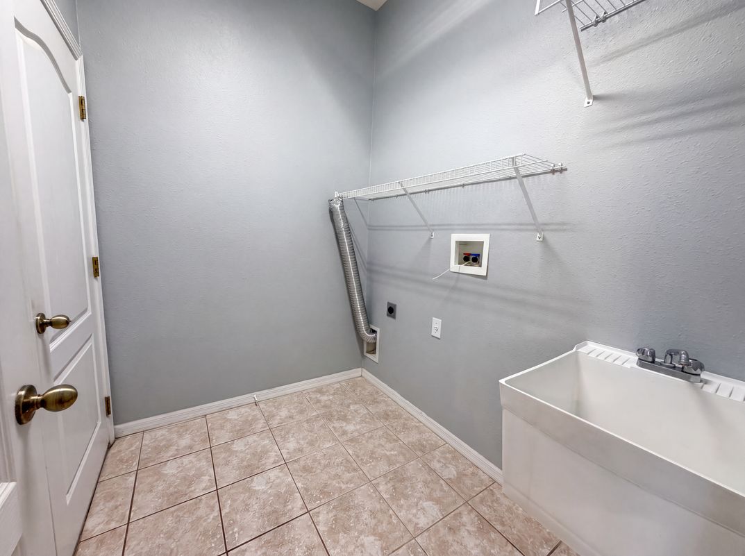 Photo 18 of 24 of 222 Taylor Bay Ln, Brandon, FL