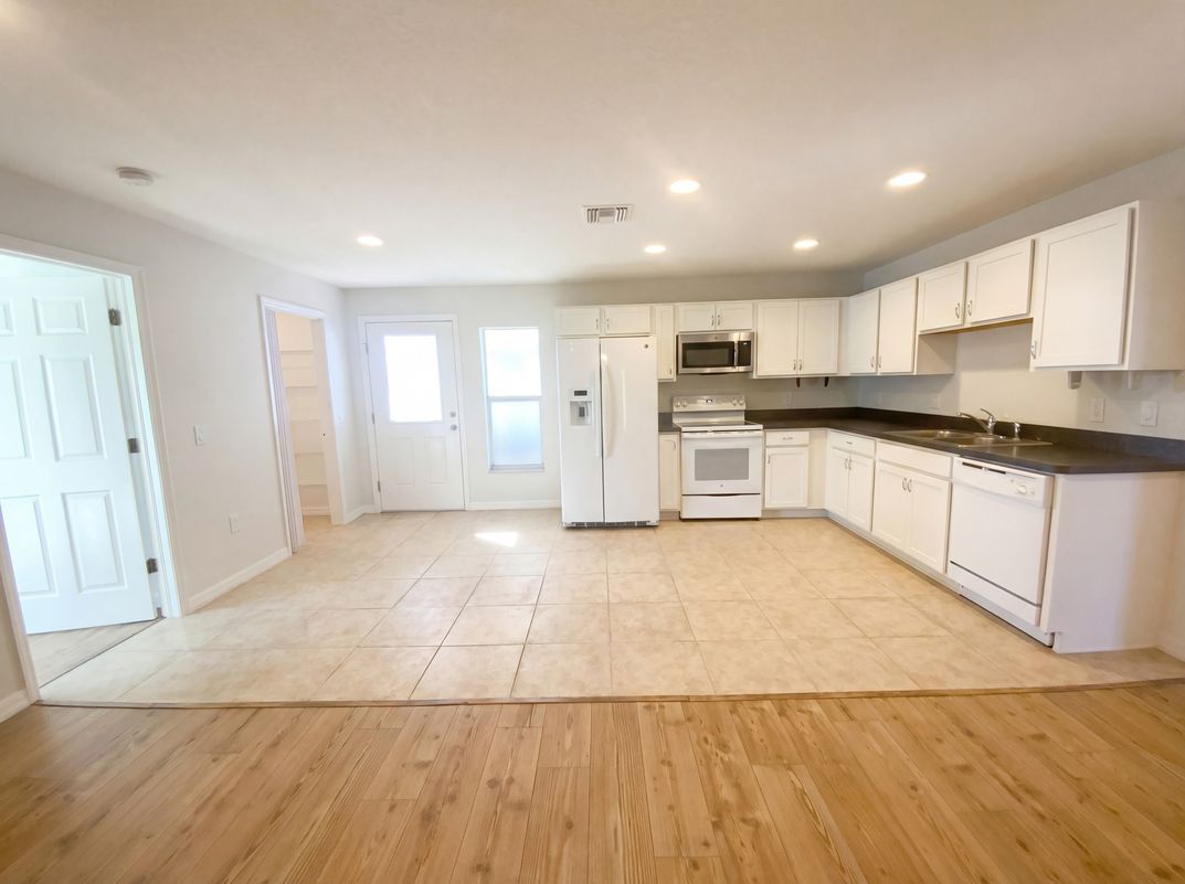 Property photo 2 of 11275 Linden Dr