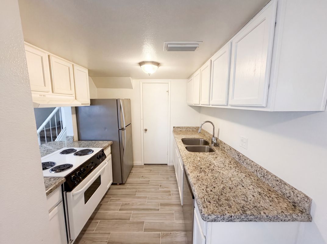 Photo 2 of 17 of 8446 N 34th Dr, Phoenix, AZ