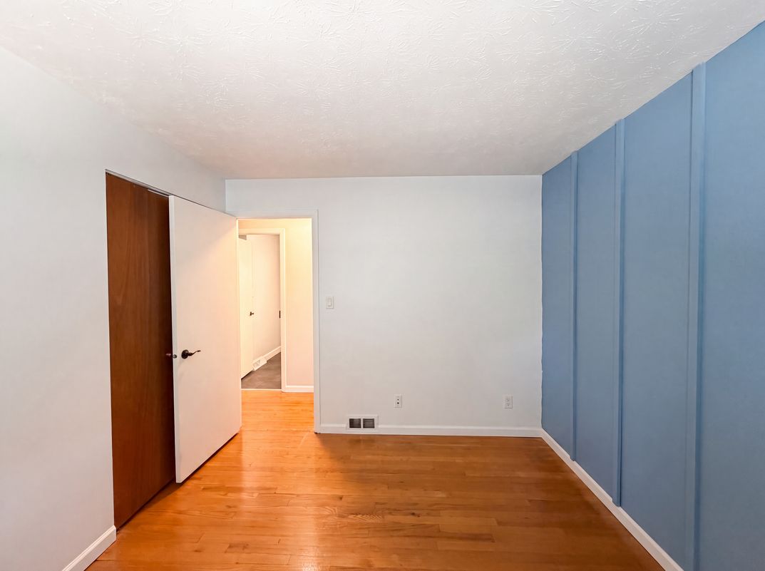 Photo 10 of 22 of 11500 Stormes Dr, Cleveland, OH