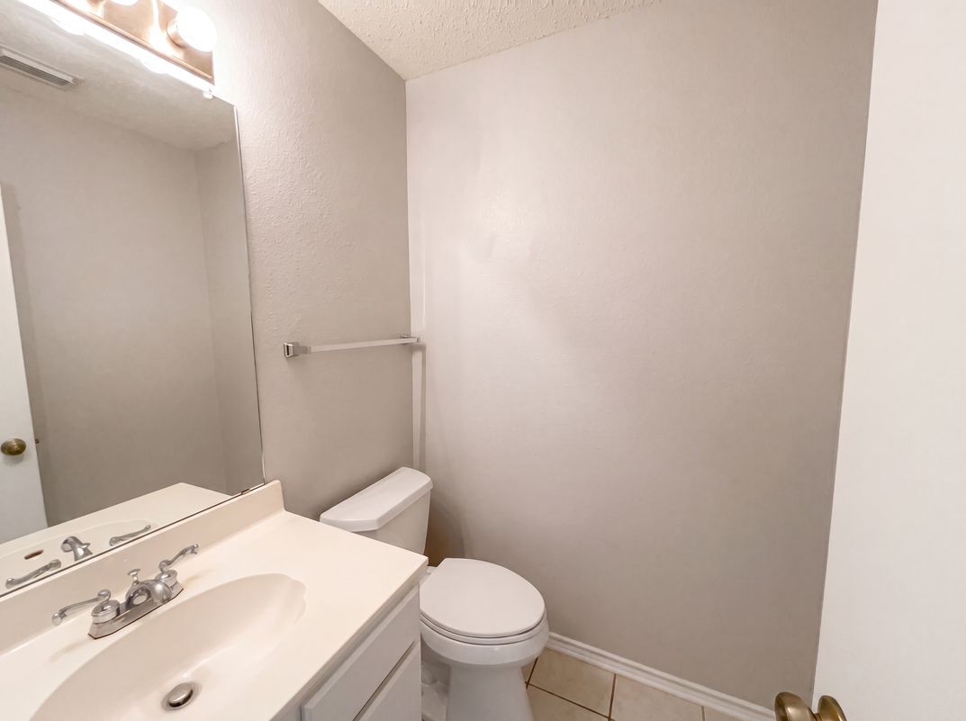 Photo 13 of 19 of 10967 Cedar Park, San Antonio, TX