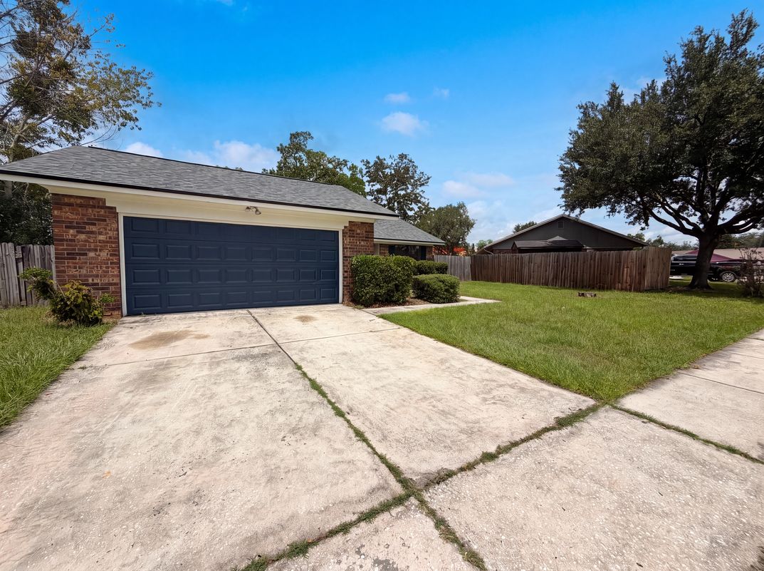 Photo 16 of 19 of 6320 Ian Chad Dr E, Jacksonville, FL